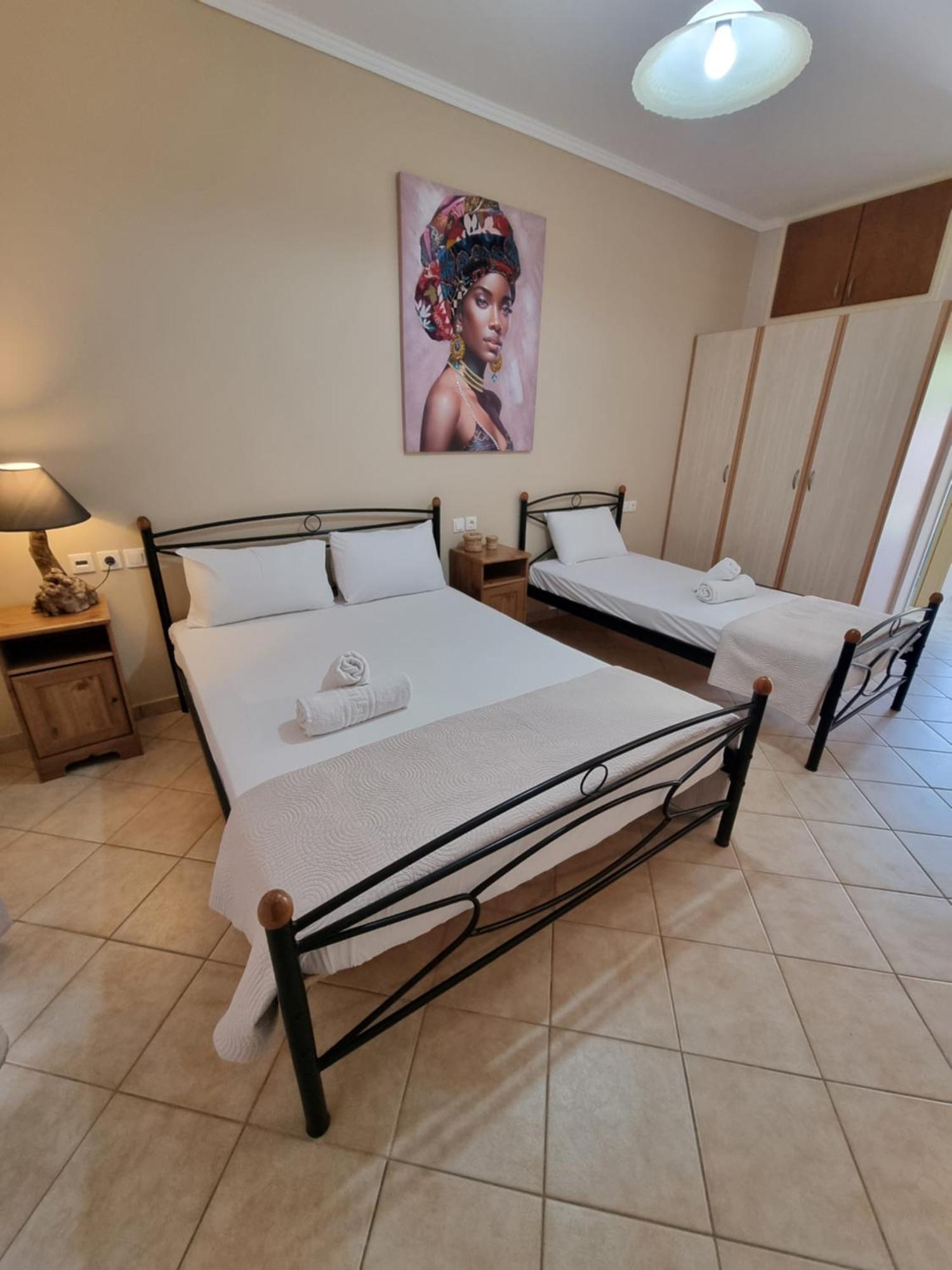 Marathon Studios & Apartments Keri ห้อง รูปภาพ