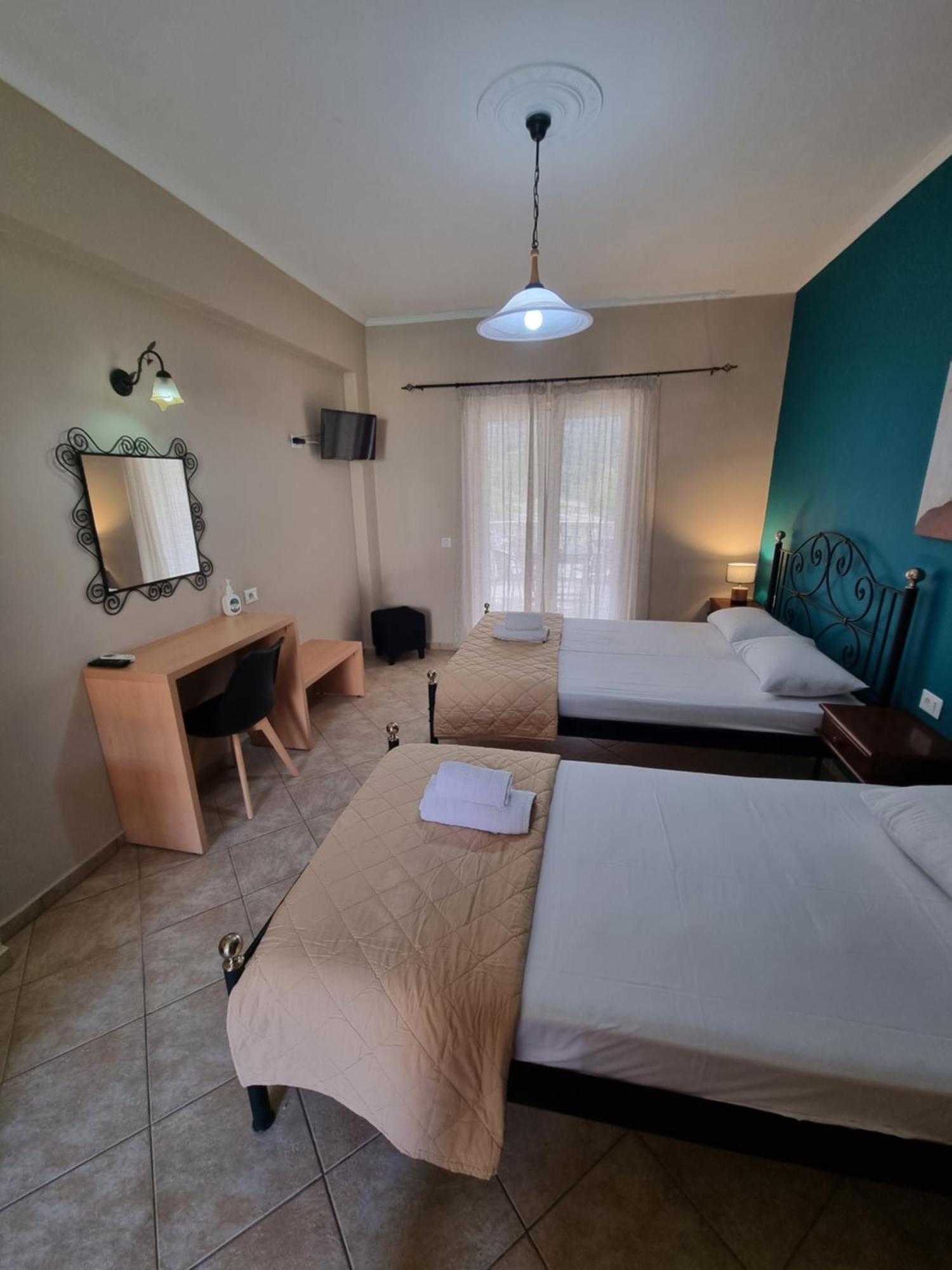 Marathon Studios & Apartments Keri ห้อง รูปภาพ