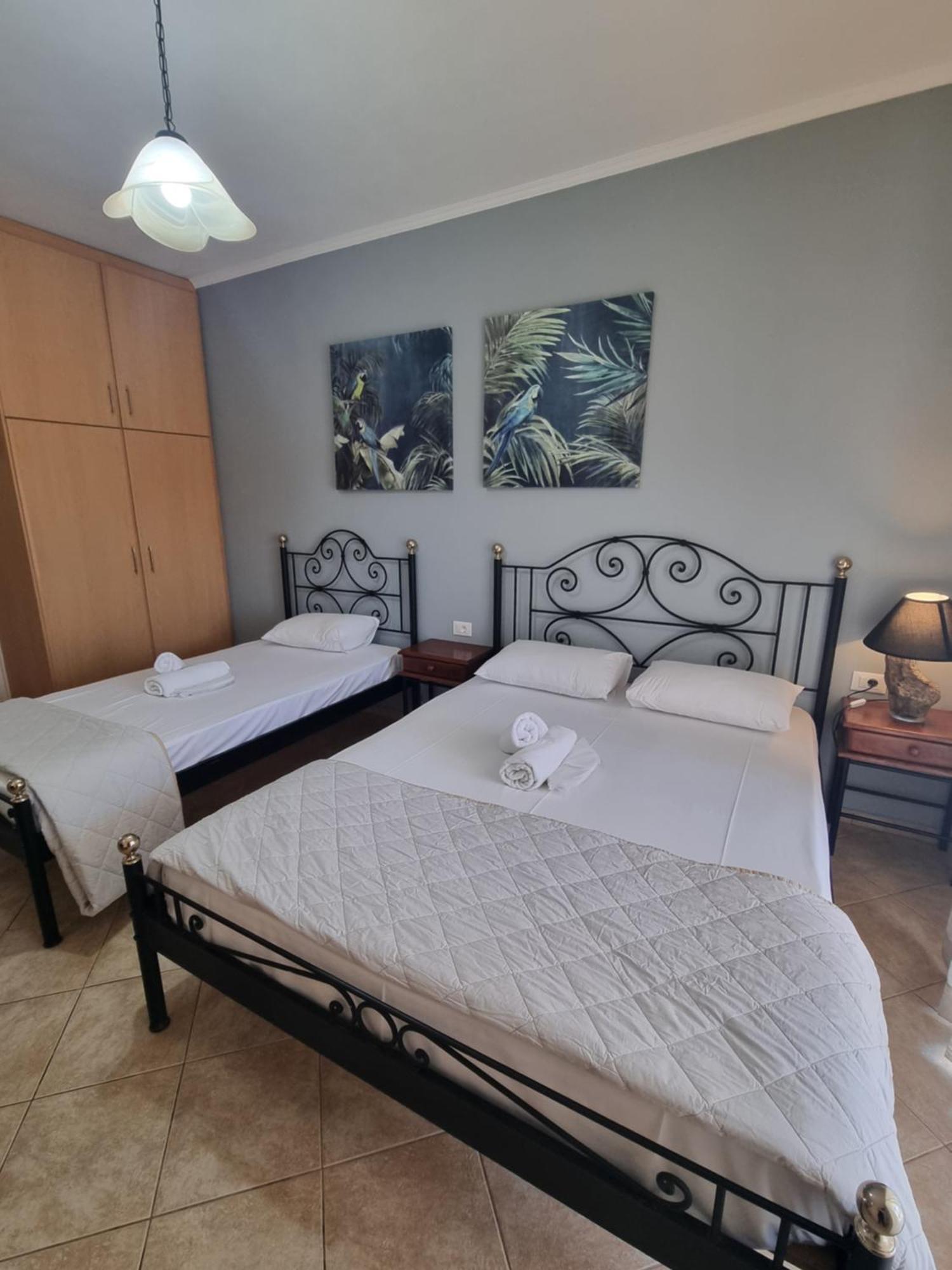 Marathon Studios & Apartments Keri ห้อง รูปภาพ